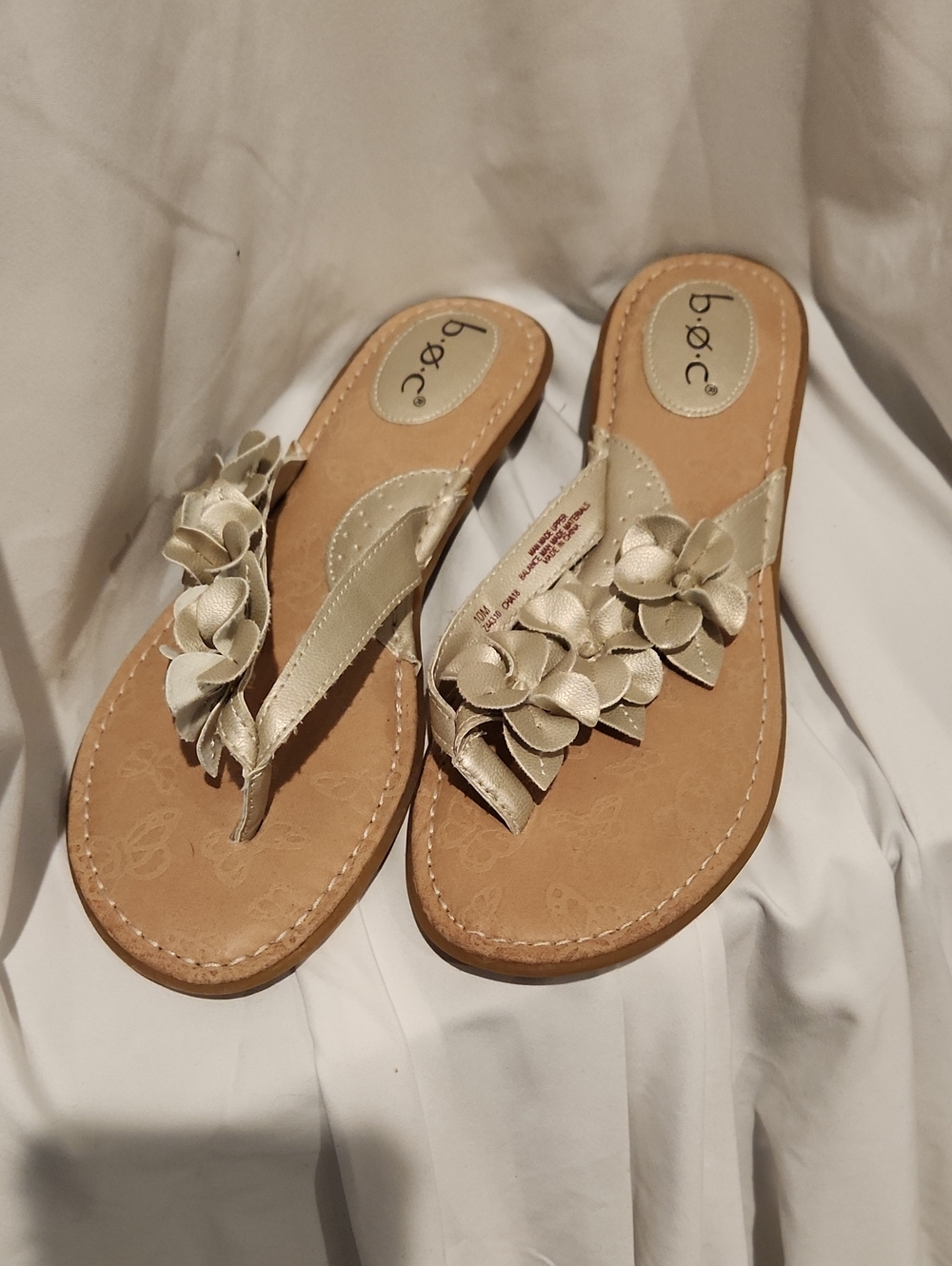 b.o.c. Women's Cream Floral Flip Flop Sandals